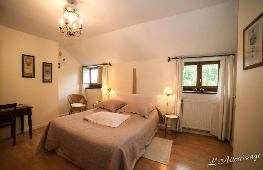 L'Atterrissage Bed & Breakfast Santes Bagian luar foto