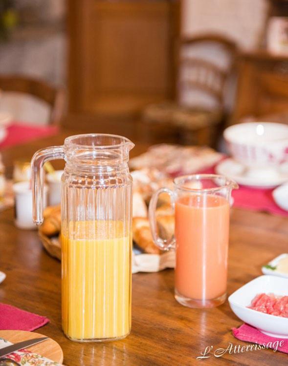 L'Atterrissage Bed & Breakfast Santes Bagian luar foto