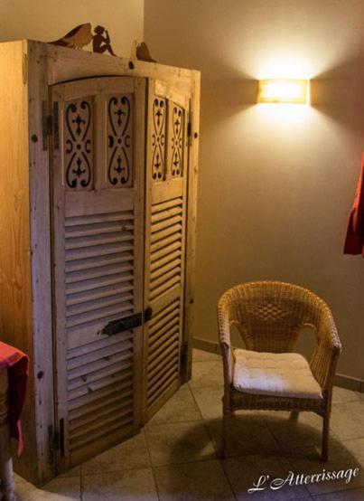 L'Atterrissage Bed & Breakfast Santes Bagian luar foto